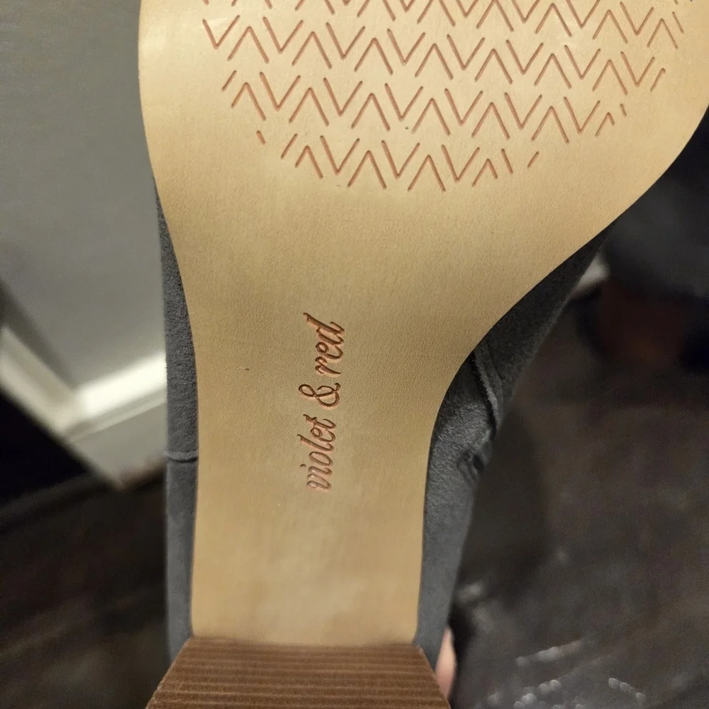 Violet & Red Stitchfix Gray Suede Booties 